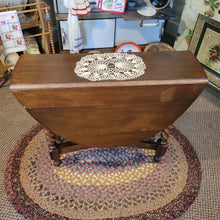 Load image into Gallery viewer, 18th Centry Engish Oak Oval Drop Leaf Table
