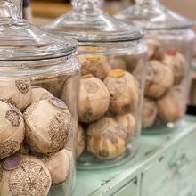 Load image into Gallery viewer, Potager Bath Bombs
